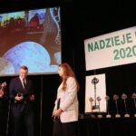 29.09.2020. Kielce. Mała scena KCK. Nagrody "Nadzieje Kielc". Na zdjęciu (od lewej): Jarosław Bukowski - radny, Bogdan Wenta - prezydent Kielc, Katarzyna Borek / Wiktor Taszłow / Radio Kielce