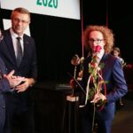 29.09.2020. Kielce. Mała scena KCK. Nagrody "Nadzieje Kielc". Na zdjęciu (od lewej): Jarosław Bukowski - radny, Bogdan Wenta - prezydent Kielc, Piotr Rysiński / Wiktor Taszłow / Radio Kielce