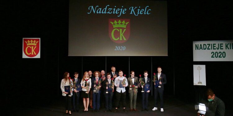 29.09.2020. Kielce. Mała scena KCK. Nagrody "Nadzieje Kielc" / Wiktor Taszłow / Radio Kielce