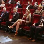 29.09.2020. Kielce. Mała scena KCK. Nagrody "Nadzieje Kielc". Na zdjęciu (od lewej): Jarosław Bukowski - radny, Marcin Różycki - wiceprezydent Kielc, Joanna Winiarska - radna, Krzysztof Słoń - senator / Wiktor Taszłow / Radio Kielce