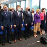 01.09.2020. Kielce. Wojewódzkie uroczystości rozpoczęcia roku szkolnego. Na zdjęciu (od lewej): Piotr Kisiel - radny, Krzysztof Słoń - senator, Rafał Nowak - wicewojewoda, Anna Krupka - wiceminister sportu, Katarzyna Nowacka - świętokrzyski wicekurator oświaty, Marcin Różycki - wiceprezydent Kielc / Wiktor Taszłow / Radio Kielce