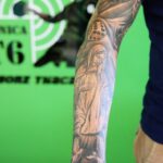 07.09.2020. Kielce. Grzegorz Tkaczyk prezentuje swoje tatuaże / Wiktor Taszłow / Radio Kielce