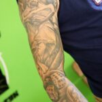 07.09.2020. Kielce. Grzegorz Tkaczyk prezentuje swoje tatuaże / Wiktor Taszłow / Radio Kielce