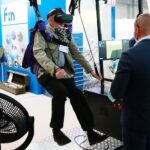 09.09.2020. Kielce. Międzynarodowy Salon Przemysłu Obronnego. Symulator skoków spadochronowych / Wiktor Taszłow / Radio Kielce