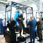 09.09.2020. Kielce. Międzynarodowy Salon Przemysłu Obronnego. Symulator skoków spadochronowych / Wiktor Taszłow / Radio Kielce