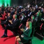 10.09.2020. Kielce. Międzynarodowy Salon Przemysłu Obronnego. Wręczenie nagród DEFENDER. Na zdjęciu (w środku w pierwszym rzędzie): Agata Wojtyszek - poseł, Zbigniew Koniusz - wojewoda świętokrzyski, Bogdan Wenta - prezydent Kielc, (w drugim rzędzie): Krzysztof Słoń - senator, Marcin Różycki - wiceprezydent Kielc / Wiktor Taszłow / Radio Kielce