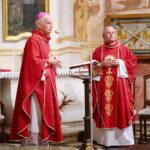 12.09.2020. Święty Krzyż. Rowerowa Pielgrzymka na Święty Krzyż. Na zdjęciu Na zdjęciu: ks. bp Marian Florczyk i ks. Krzysztof Banasik / Wiktor Taszłow / Radio Kielce