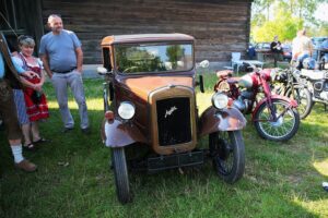 13.09.2020. Tokarnia. 14. Świętokrzyski Zlot Motocykli SHL i Pojazdów Zabytkowych im. Ryszarda Mikurdy / Wiktor Taszłow / Radio Kielce