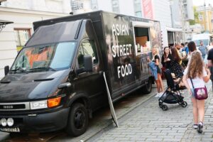 13.09.2020. Kielce. Festiwal food trucków / Wiktor Taszłow / Radio Kielce