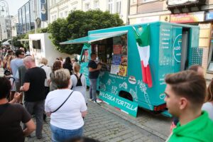 13.09.2020. Kielce. Festiwal food trucków / Wiktor Taszłow / Radio Kielce