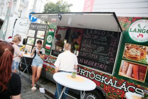 13.09.2020. Kielce. Festiwal food trucków / Wiktor Taszłow / Radio Kielce