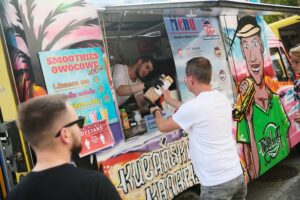 13.09.2020. Kielce. Festiwal food trucków / Wiktor Taszłow / Radio Kielce