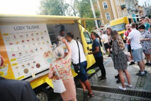 13.09.2020. Kielce. Festiwal food trucków / Wiktor Taszłow / Radio Kielce