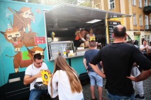 13.09.2020. Kielce. Festiwal food trucków / Wiktor Taszłow / Radio Kielce