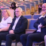 13.09.2020. Kielce. Zakończenie zawodów łazików marsjańskich. Na zdjęciu (od lewej): Bożena Szczypiór - zastępca prezydenta Kielc, Andrzej Bętkowski - marszałek województwa świętokrzyskiego i Marcin Perz - prezes SSE Starachowice / Wiktor Taszłow / Radio Kielce