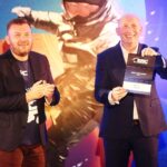 13.09.2020. Kielce. Zakończenie zawodów łazików marsjańskich. Wręczenie nagród. Pierwsze miejsce dla ekipy ERIG z Niemiec. Na zdjęciu (od lewej): Łukasz Wilczyński, prezes Europejskiej Fundacji Kosmicznej i główny organizator zawodów ERC i Marcin Perz - prezes SSE Starachowice / Wiktor Taszłow / Radio Kielce