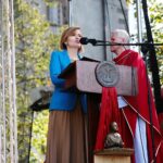 14.09.2020. Święty Krzyż. Uroczystości odpustowe. Na zdjęciu: poseł Anna Krupka - wiceminister sportu i o. Marian Puchała - superior klasztoru / Wiktor Taszłow / Radio Kielce