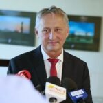 15.09.2020. Kielce. Podpisanie umów w ramach programu "Razem bezpieczniej" w Urzędzie Wojewódzkim. Na zdjęciu: Zbigniew Koniusz - wojewoda świętokrzyski / Wiktor Taszłow / Radio Kielce