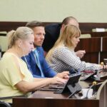 17.09.2020. Kielce. Sesja rady miasta. Na zdjęciu (od lewej): Anna Kibortt, Marcin Chłodnicki, Katarzyna Czech-Kruczek / Wiktor Taszłow / Radio Kielce