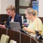 17.09.2020. Kielce. Sesja rady miasta. Na zdjęciu: Agata Wojda, Anna Kibortt / Wiktor Taszłow / Radio Kielce