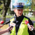 18.09.2020. Kielce. Rozdawanie odblasków. Na zdjęciu: Mariusz Bednarski - KWP Kielce / Wiktor Taszłow / Radio Kielce