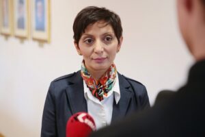 18.09.2020. Kielce. Doktorantka UJK będzie prowadziła podwójny doktorat. Na zdjęciu: Kristine Petrosyan - Szkoła Doktorska UJK / Wiktor Taszłow / Radio Kielce