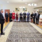 18.09.2020. Kielce. Wręczenie odznaczeń za zasługi w działalności na rzecz zwalczania zagrożeń biologicznych. Przemawia Zbigniew Koniusz - wojewoda świętokrzyski / Wiktor Taszłow / Radio Kielce