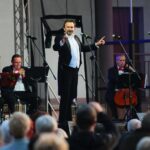 19.09.2020. Busko-Zdrój. Koncert Pięciu Tenorów wieńczący XXVI Międzynarodowy Festiwal Muzyczny imienia Krystyny Jamroz. Na zdjęciu: Dariusz Stachura / Wiktor Taszlow / Radio Kielce