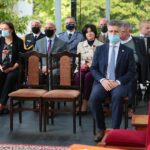 20.09.2020. Święty Krzyż. Uroczystości wieńczące odpust. Na zdjęciu pierwszy od prawej Krzysztof Słoń - senator / Wiktor Taszłow / Radio Kielce