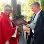 20.09.2020. Święty Krzyż. Uroczystości wieńczące odpust. Na zdjęciu od prawej Jarosław Rusiecki - senator PiS / Wiktor Taszłow / Radio Kielce