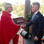 20.09.2020. Święty Krzyż. Uroczystości wieńczące odpust. Na zdjęciu od prawej Krzysztof Słoń - senator PiS / Wiktor Taszłow / Radio Kielce