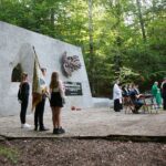 20.09.2020. Kielce. Plenerowa msza święta przy Pomniku Straceń na Stadionie Leśnym / Wiktor Taszłow / Radio Kielce