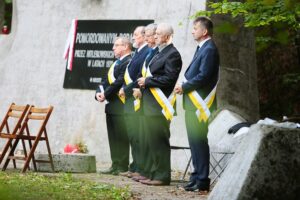 20.09.2020. Kielce. Plenerowa msza święta przy Pomniku Straceń na Stadionie Leśnym / Wiktor Taszłow / Radio Kielce