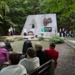 20.09.2020. Kielce. Plenerowa msza święta przy Pomniku Straceń na Stadionie Leśnym / Wiktor Taszłow / Radio Kielce