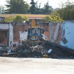 21.09.2020. Kielce. Sprzątanie terenu po pożarze Lidla / Wiktor Taszłow / Radio Kielce