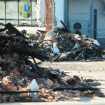 21.09.2020. Kielce. Sprzątanie terenu po pożarze Lidla / Wiktor Taszłow / Radio Kielce