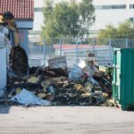 21.09.2020. Kielce. Sprzątanie terenu po pożarze Lidla / Wiktor Taszłow / Radio Kielce