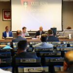 22.09.2020. Kielce. Sesja Rady Powiatu w Kielcach. Na zdjęciu (od lewej): wiceprzewodniczący rady: Robert Kaszuba, Kamil Piasecki i  Jacek Kuzia - przewodniczący rady / Wiktor Taszłow / Radio Kielce