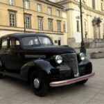 Końskie. Kolekcja zabytkowych samochodów Adama Kwiela. Na zdjęciu: 1938 Chevrolet de luxe na planach filmowych / archiwum Adam Kwiel