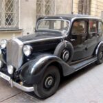 Końskie. Kolekcja zabytkowych samochodów Adama Kwiela. Na zdjęciu: 1938 Mercedes Pullman na planach filmowych / archiwum Adam Kwiel