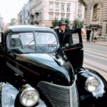 Końskie. Kolekcja zabytkowych samochodów Adama Kwiela. Na zdjęciu: 1938 Chevrolet de luxe na planach filmowych / archiwum Adam Kwiel