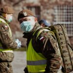 14.10.2020. Kielce. Wspólne patrole policji i żołnierzy z 10. Świętokrzyskiej Brygady Obrony Terytorialnej / 10. Świętokrzyska Brygady Obrony Terytorialnej