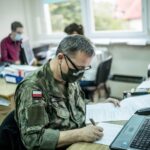 28.10.2020 Kielce. Żołnierze 10. ŚBOT pomagają w pracy stacji sanepidu / WOT