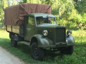 Końskie. Kolekcja zabytkowych samochodów Adama Kwiela. Na zdjęciu: 1942 Borgward L1400 / archiwum Adam Kwiel