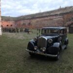 Końskie. Kolekcja zabytkowych samochodów Adama Kwiela. Na zdjęciu: 1938 Mercedes Pullman na planach filmowych / archiwum Adam Kwiel