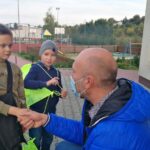 10.10.2020. Chwałki. Zbieranie odpadów / Grażyna-Szlęzak-Wójcik / Radio Kielce