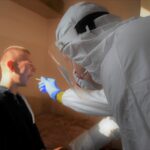 20.10.2020 Zgórsko. Żołnierze WOT pobierają wymazy od pensjonariuszy DPS / st.szer. OT Daniel Woś / ŚBOT