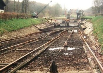 Co roku, po zakończeniu sezonu żeglugowego, Kanał Elbląski, na odcinku między pochylniami jest odwadniany / Wody Polskie / gdansk.wody.gov.pl