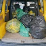 10.10.2020. Chwałki. Zbieranie odpadów / Grażyna-Szlęzak-Wójcik / Radio Kielce