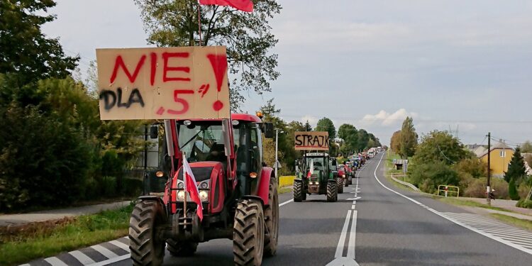07.10.2020. Protest rolników na drodze krajowej nr 9 / Emilia Sitarska / Radio Kielce